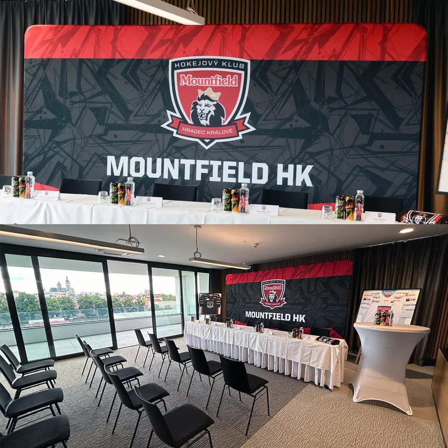 Konferenční sál s brandingem Mountfield HK – reklamní výzdoba eventu